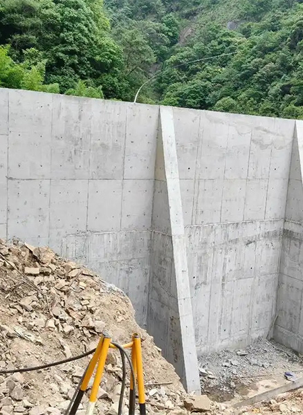 威海乳山重力式挡土墙